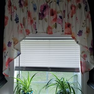 3 Piece Floral Valance Curtains EUC From Curtain Shoppe For 2 Windows (6 Pieces)